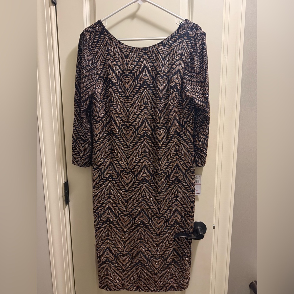 SLNY Elegant Black and Gold Patterned Long Sleeve Dress